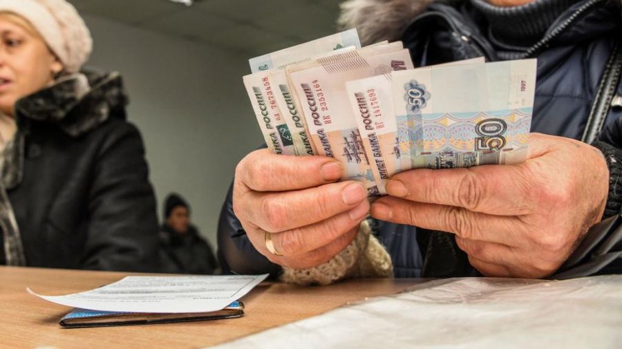Шарапов: россиянам, зарабатывающим менее 100 тыс. руб. в год, готовят новые выплаты