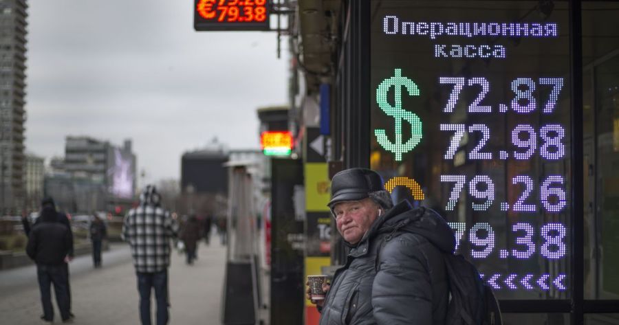 Экономист Лобода: рубль может обвалиться до Нового года