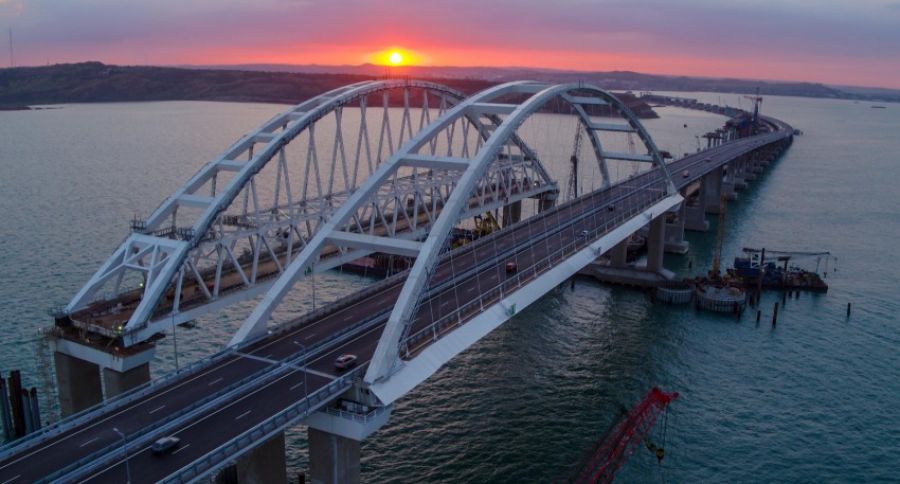 «СП» назвала версию №1: Удары по Крымскому мосту были нанесены из РСЗО HIMARS производства США