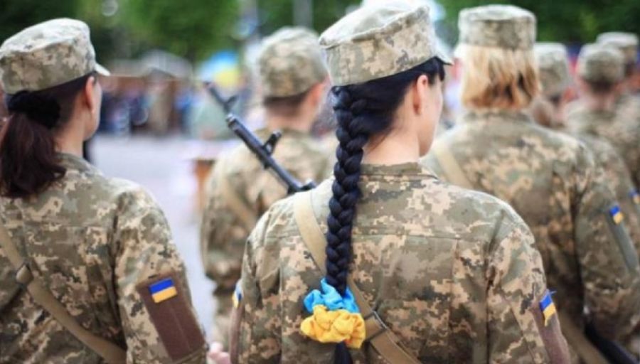 На фронте могут появиться украинские женщины-военнослужащие в одном строю с боевиками ВСУ
