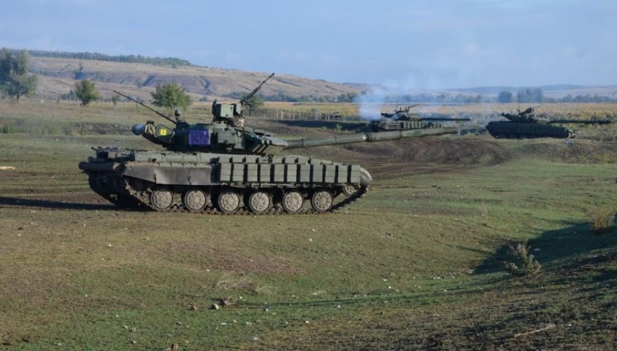 МК: Два "Урала-43206" и один МТЛБ ВС РФ проскочили мимо танка ВСУ невредимыми