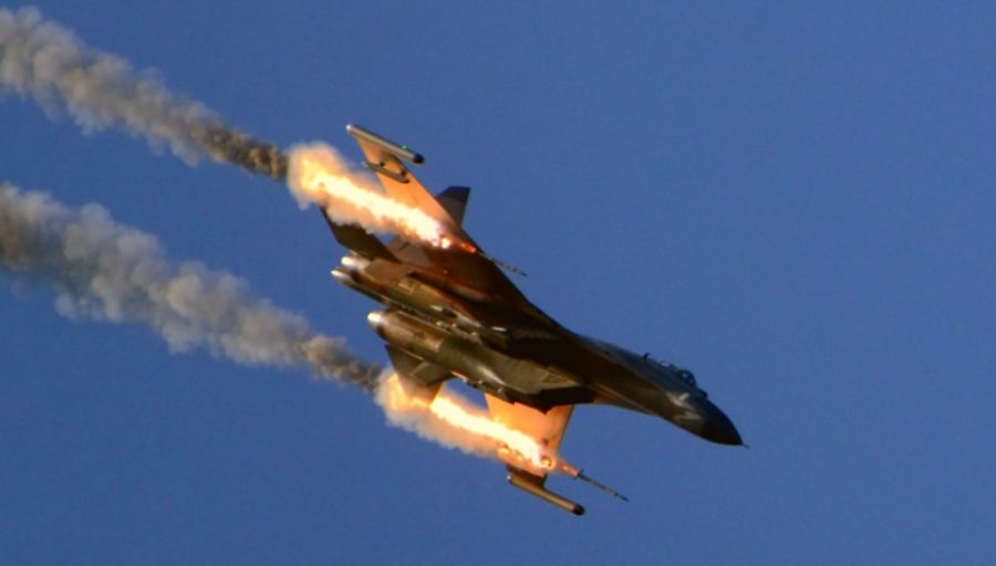 Опубликованы кадры неудачной охоты истребителей Су-27 ВВСУ за крылатыми ракетами ВС РФ