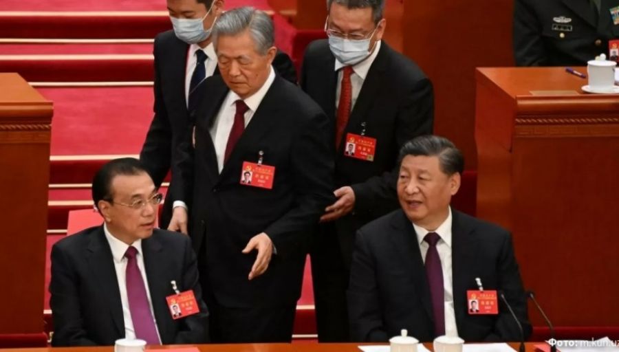 Стало известно, почему бывшего лидера КНР вывели из зала заседания