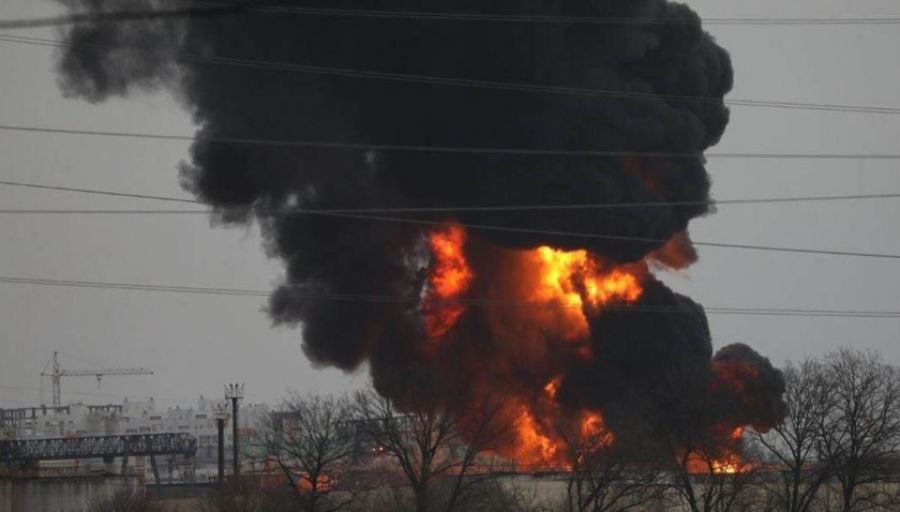 RusVesna: Враг нанес удар по Шахтёрску, в городе вспыхнул мощнейший пожар