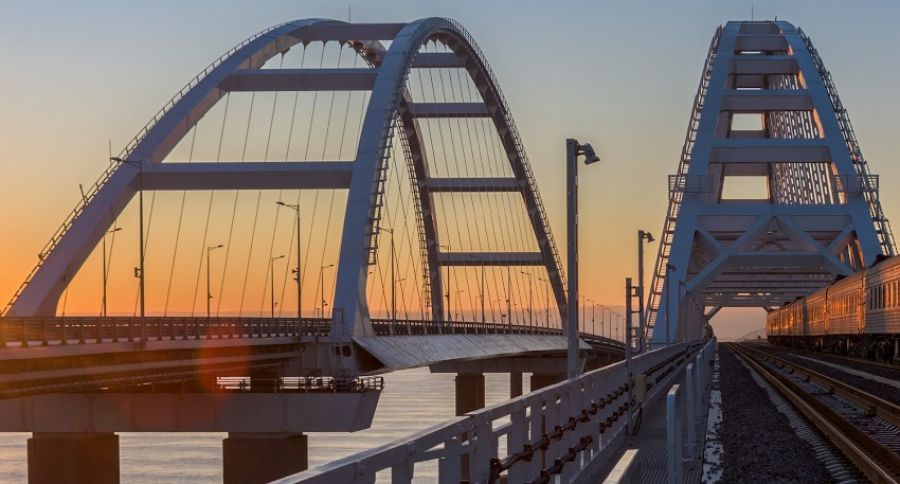 «Светает, мост пылает»: Террористические заявления властей Украины о теракте на Крымском мосту