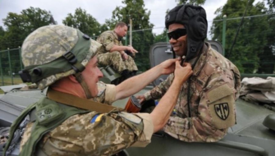 В Сети показали кадры знакомства иностранных наёмников с украинским гранатомётом РГ-1 «Поршень»