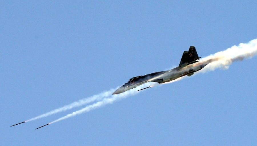 Бомбардировщики Су-34 ВКС России разбомбили украинскую боевую технику на глазах у ВСУ