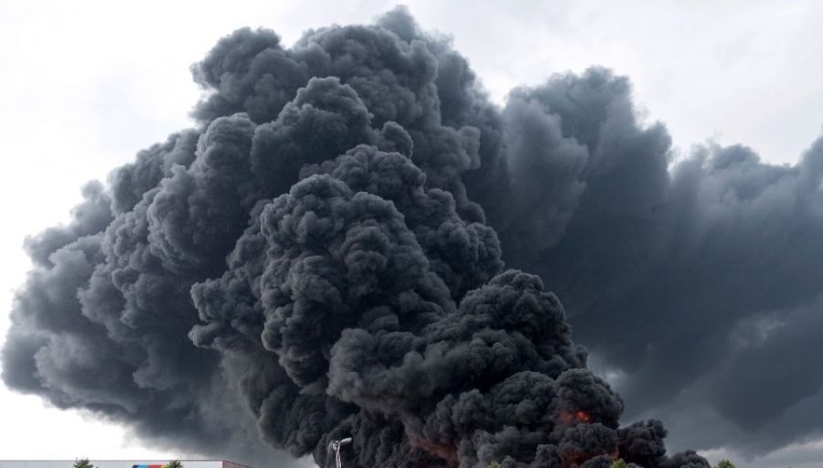 "РВ" показала кадры пожаров после удара БПЛА-камикадзе "Герань-2" с места прилетов в Киеве