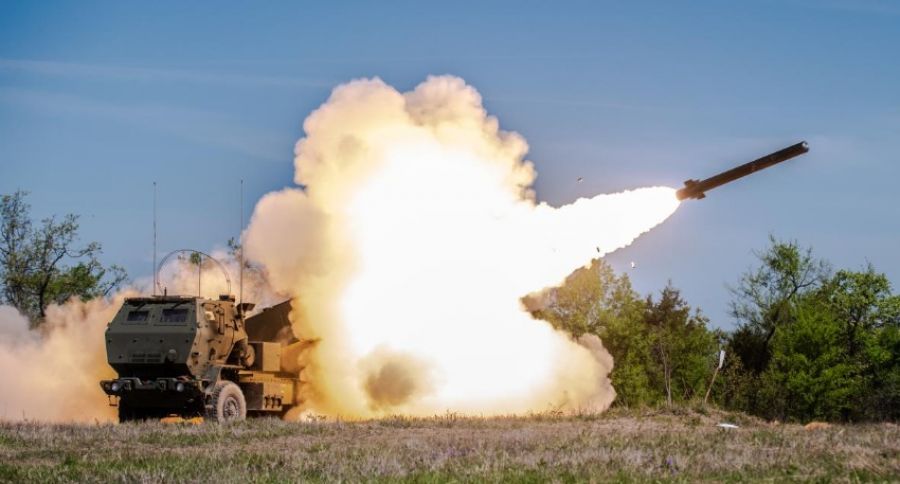 РВ: В результате удара ВСУ по Алчевску из РСЗО HIMARS разрушено здание гостиницы