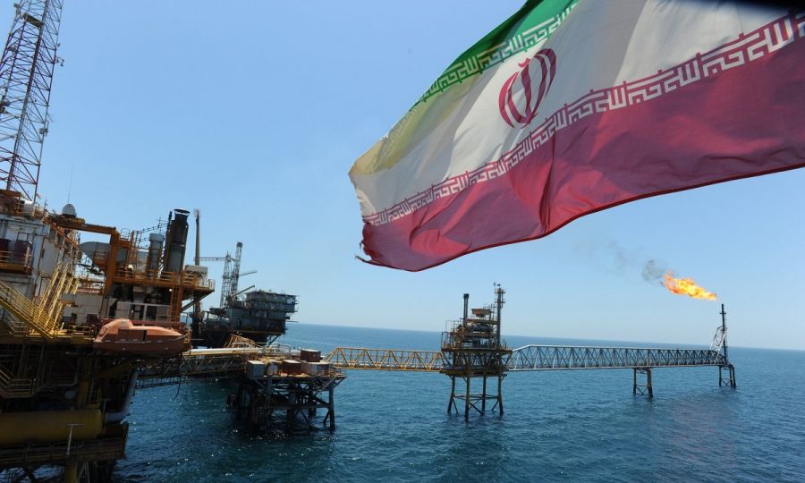 Нефть дешевеет на новостях о переговорах с Ираном