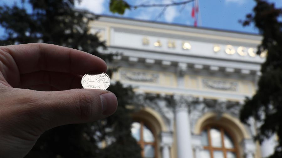Рубль укрепляется в преддверии увеличения ключевой ставки ЦБ
