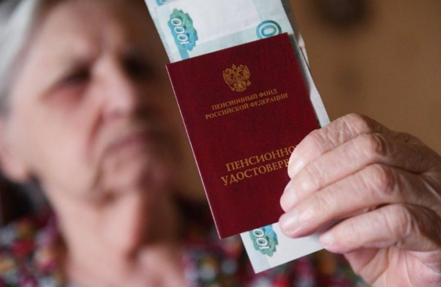 «Последний шанс»: пенсионерам ограничили время получения выплат 5 и 2,5 тыс. руб.