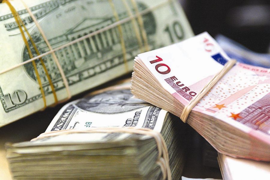 Финансист Деев рассказал, когда лучше покупать евро и доллары