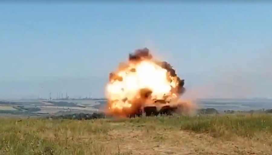 РВ: В российский танк попала ракета ВС Украины, сработала динамическая защита