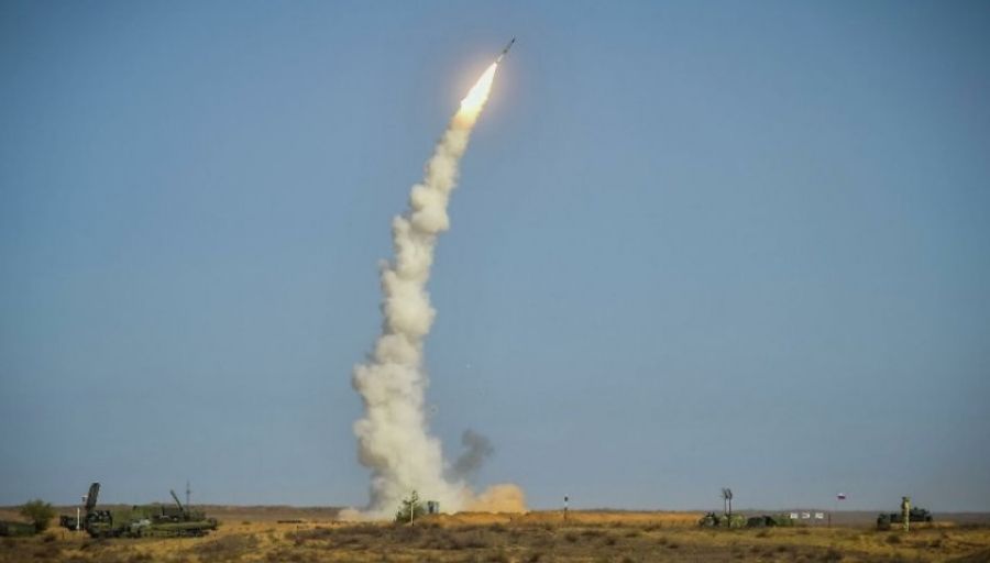 РВ: Над Евпаторией снова слышны мощные взрывы, в небе работает ПВО ВС РФ