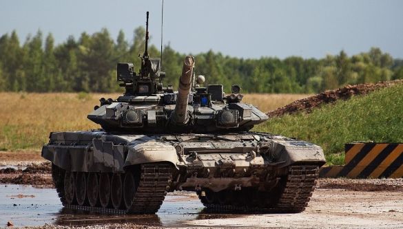 В Сети опубликованы кадры танковой дуэли, в которой танк Украины был расстрелян в упор