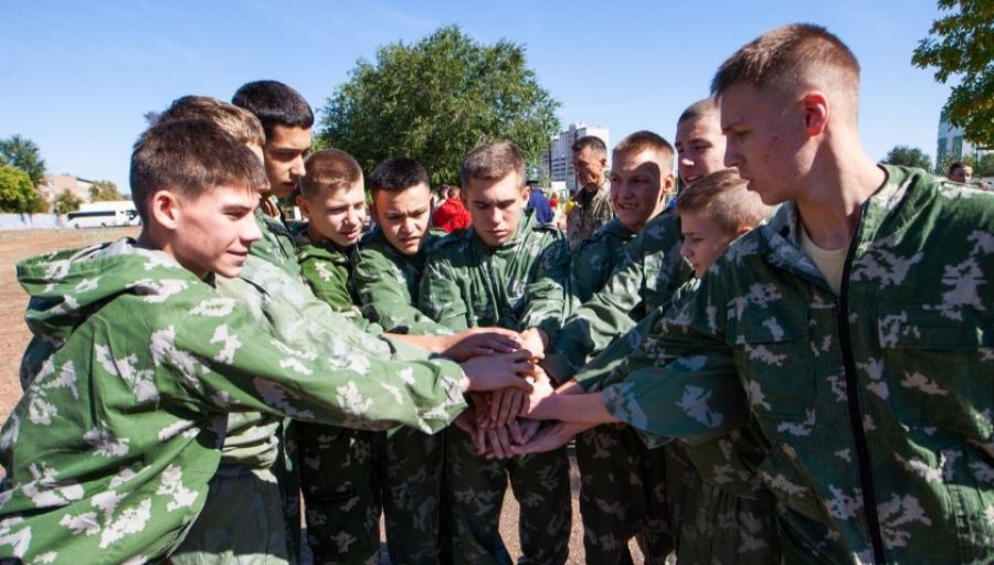 Растет количество школьников, поддерживающих Россию