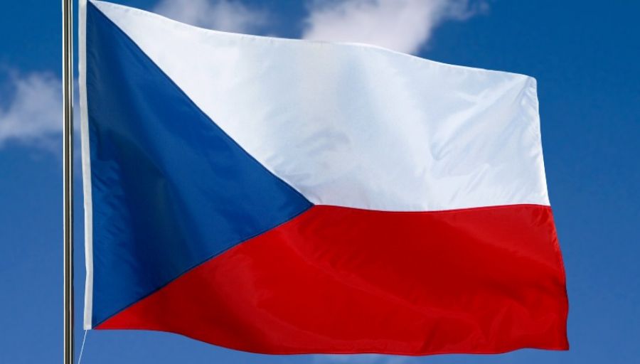 "ИноСМИ" сообщает, что власти Чехии пытаются остановить реванш 70 тысяч "друзей Путина"