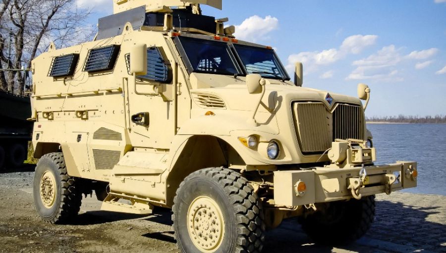 500-метровая колонна из 20 американских бронетранспортёров прибыла на Украину из Польши