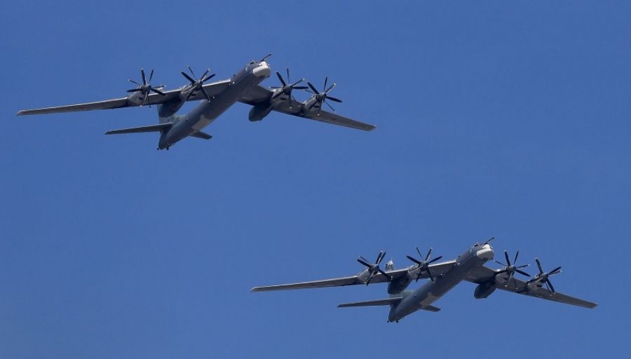 Стратегические бомбардировщики Ту-95МС Дальней авиации ВКС РФ замечены в небе над Херсоном