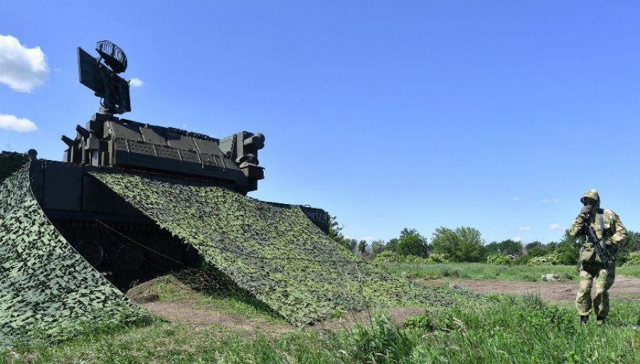 Херсон снова под обстрелом. Мощные взрывы в небе