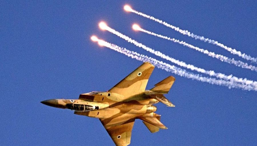 "RT": Авиация Израиля нанесла удары по аэродромам в Алеппо и Дамаске