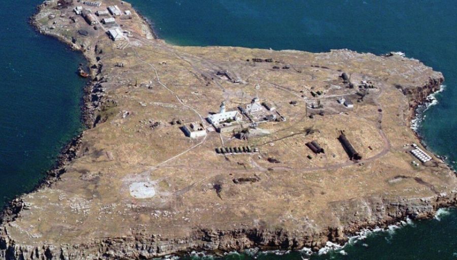 Эксперт Кнутов: ВС РФ ушли со Змеиного, чтобы сберечь личный состав и освободить ЛНР от ВСУ