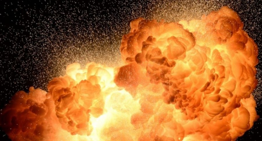 Очевидцы проинформировали о мощном взрыве в Киеве и неустановленном объекте в небе