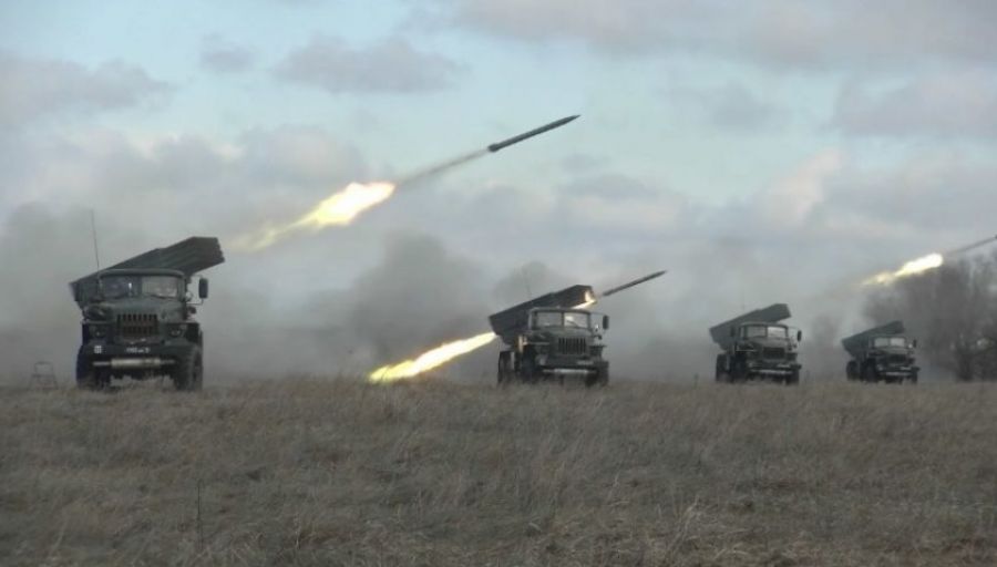 Avia.pro: на Украине нанесен мощный артиллерийский удар по движущейся колонне грузовиков