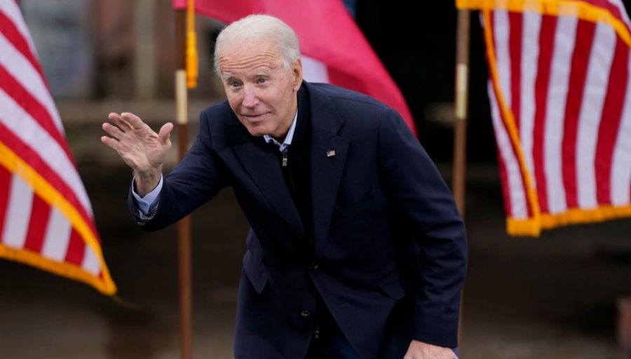 В Донецке с помощью плакатов благодарят Джо Байдена за победу