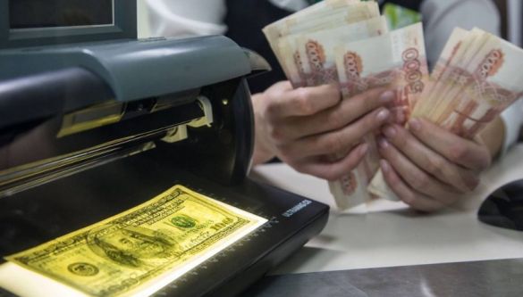 ЦБ РФ: запрет на комиссию за выдачу валюты с вкладов продлен