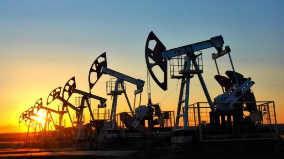 Нефть выросла на $1 на фоне ограниченных поставок в США и спроса в Китае