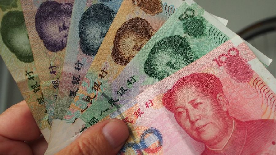 Рост юаня по отношению к доллару стимулирует повышение цен на золото
