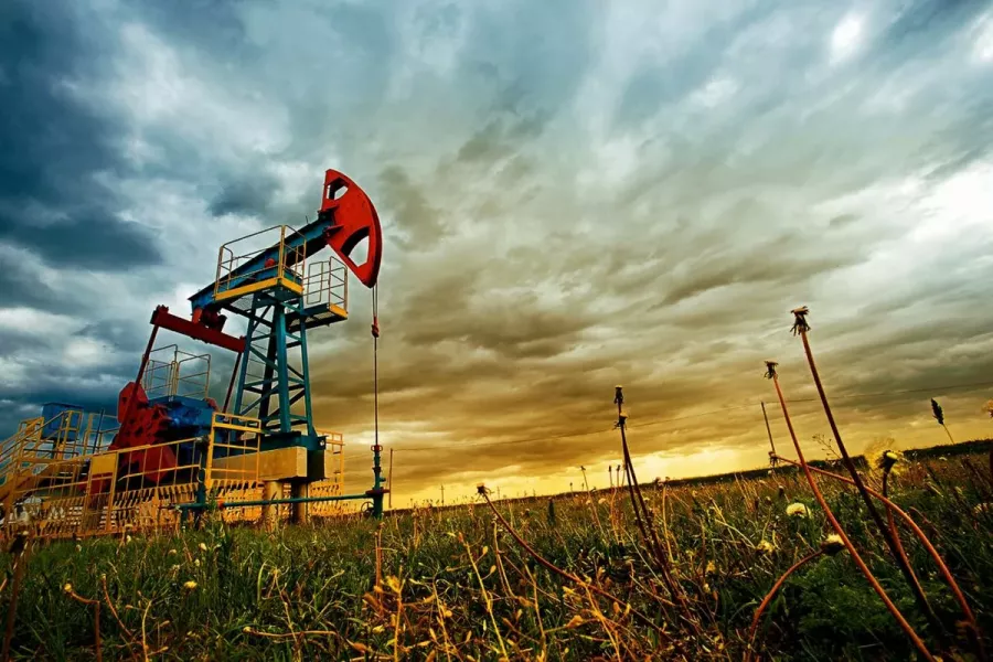Нефть дорожает и превышает отметку в  80 долл. за барр.