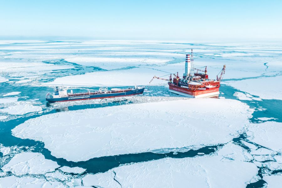 Вице-премьер РФ: запасов нефти и газа в Арктике хватит России на сотни лет