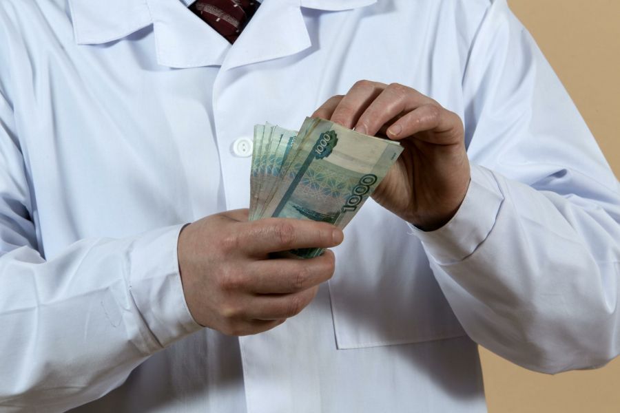 Медицинские работники Петербурга получат дополнительные выплаты на 4 млрд руб.