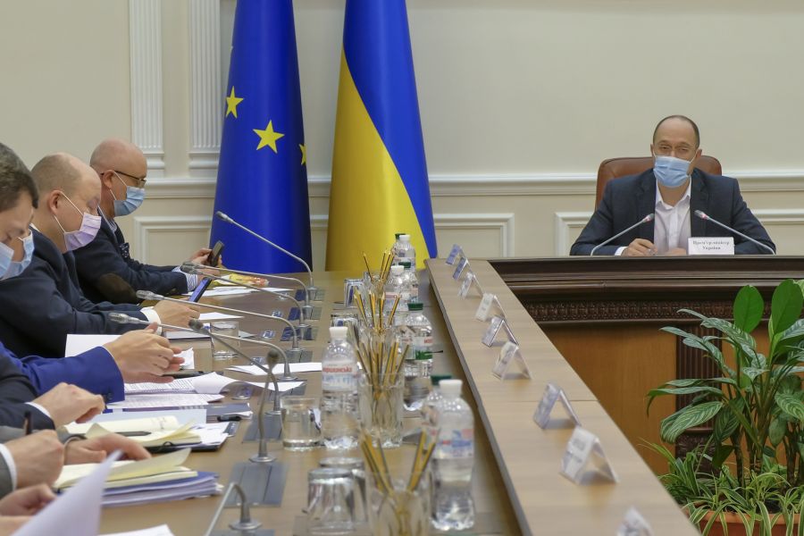Власти Украины хотят в среду утвердить проект бюджета с дефицитом 3,5%